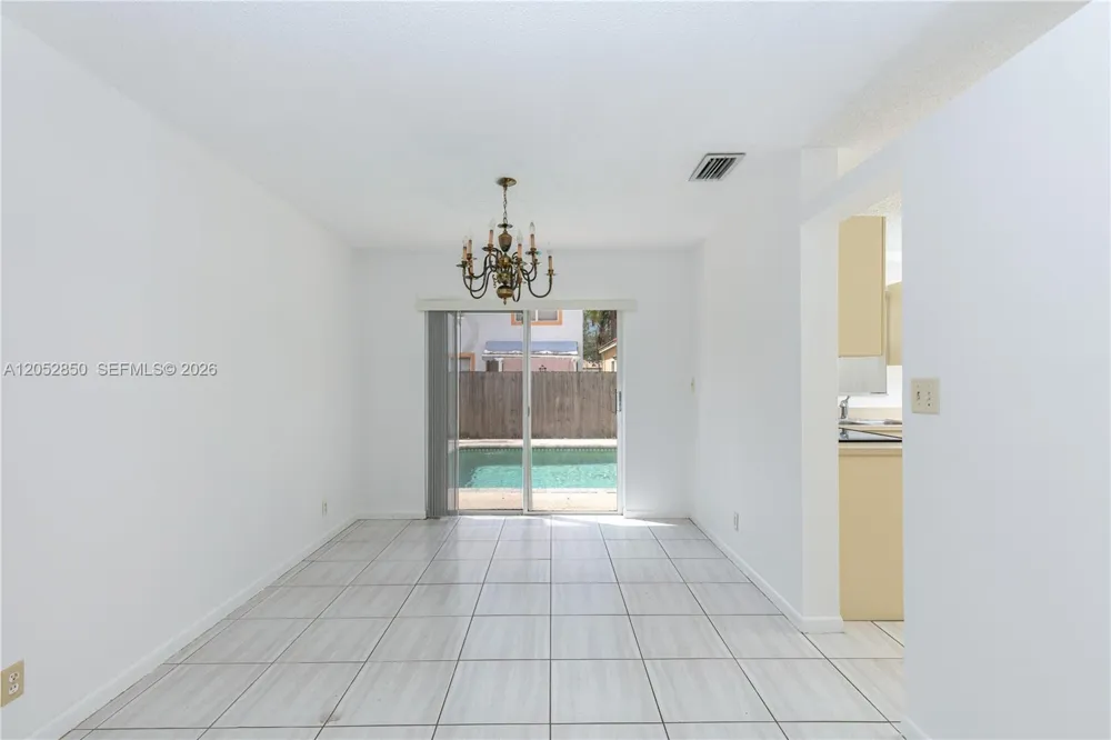 2592 W Saratoga Dr Cooper City, FL 33026