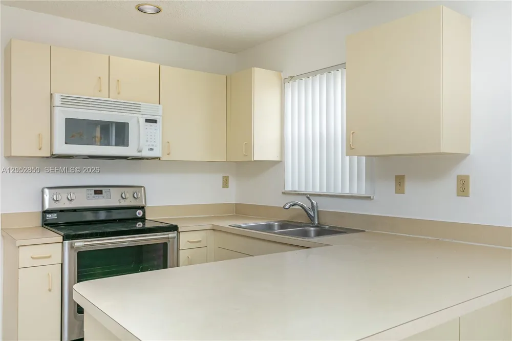 2592 W Saratoga Dr Cooper City, FL 33026
