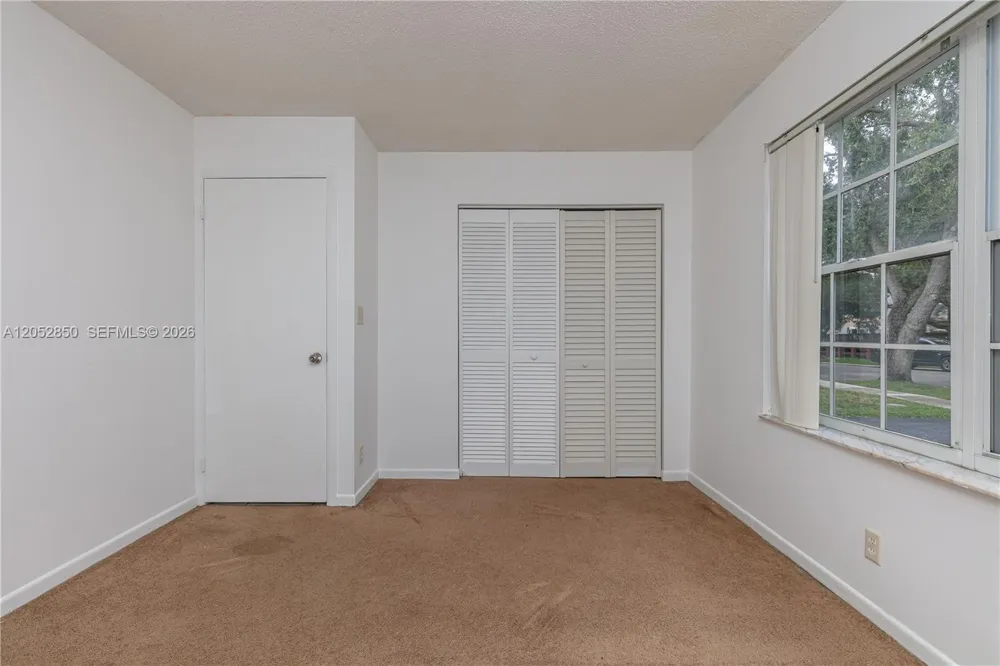 2592 W Saratoga Dr Cooper City, FL 33026