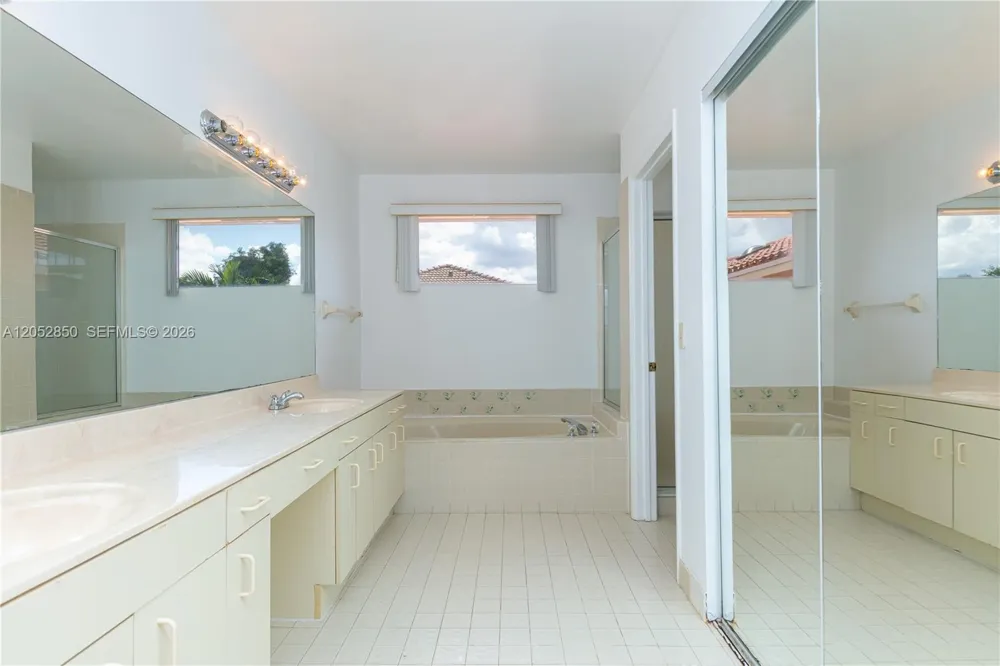 2592 W Saratoga Dr Cooper City, FL 33026