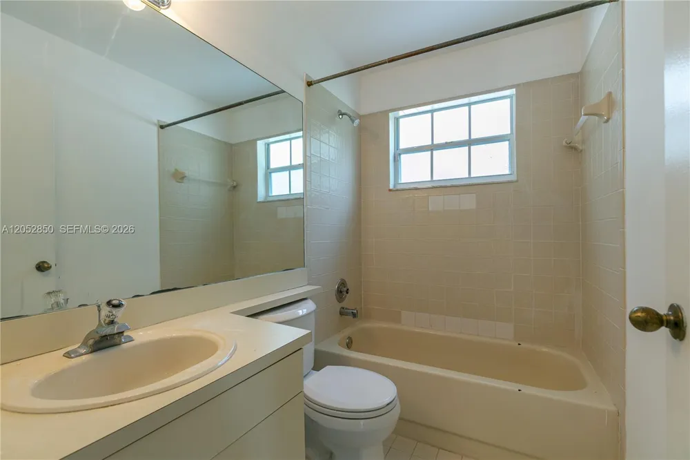 2592 W Saratoga Dr Cooper City, FL 33026
