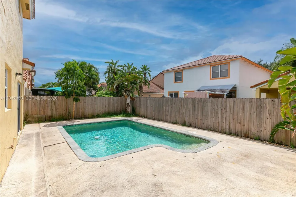 2592 W Saratoga Dr Cooper City, FL 33026