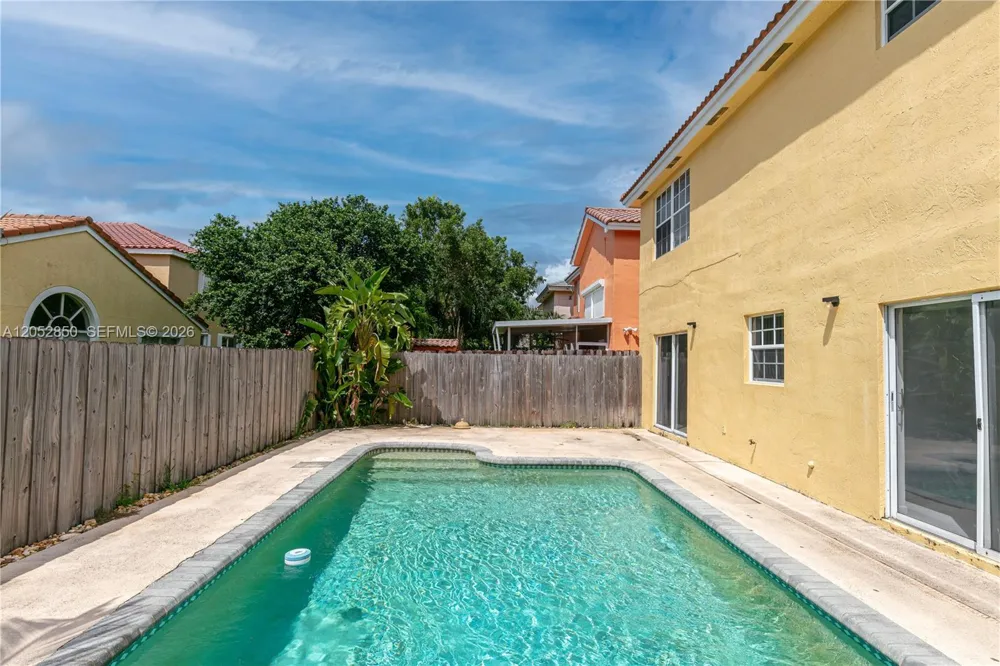 2592 W Saratoga Dr Cooper City, FL 33026