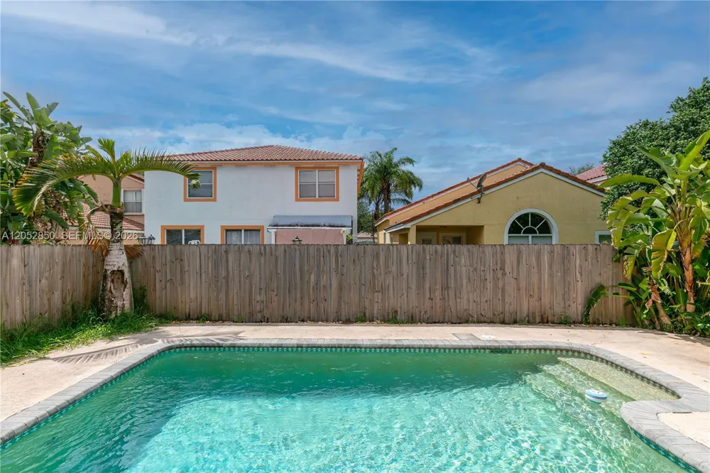 2592 W Saratoga Dr Cooper City, FL 33026