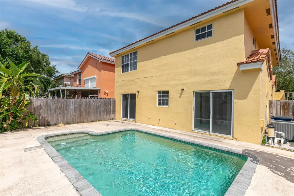 2592 W Saratoga Dr Cooper City, FL 33026