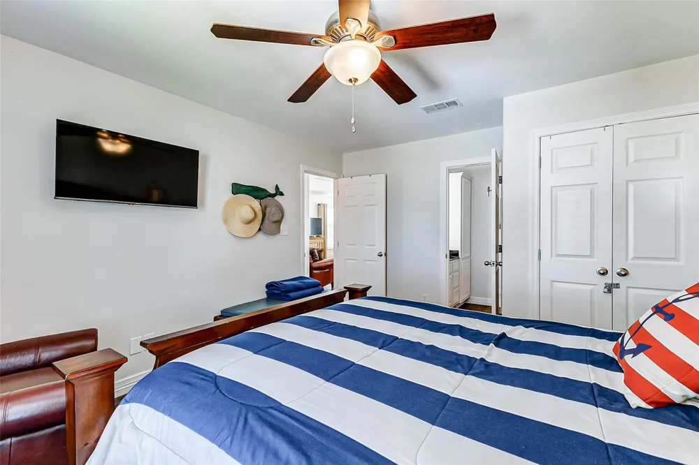 862 Holiday Crystal Beach, TX 77650