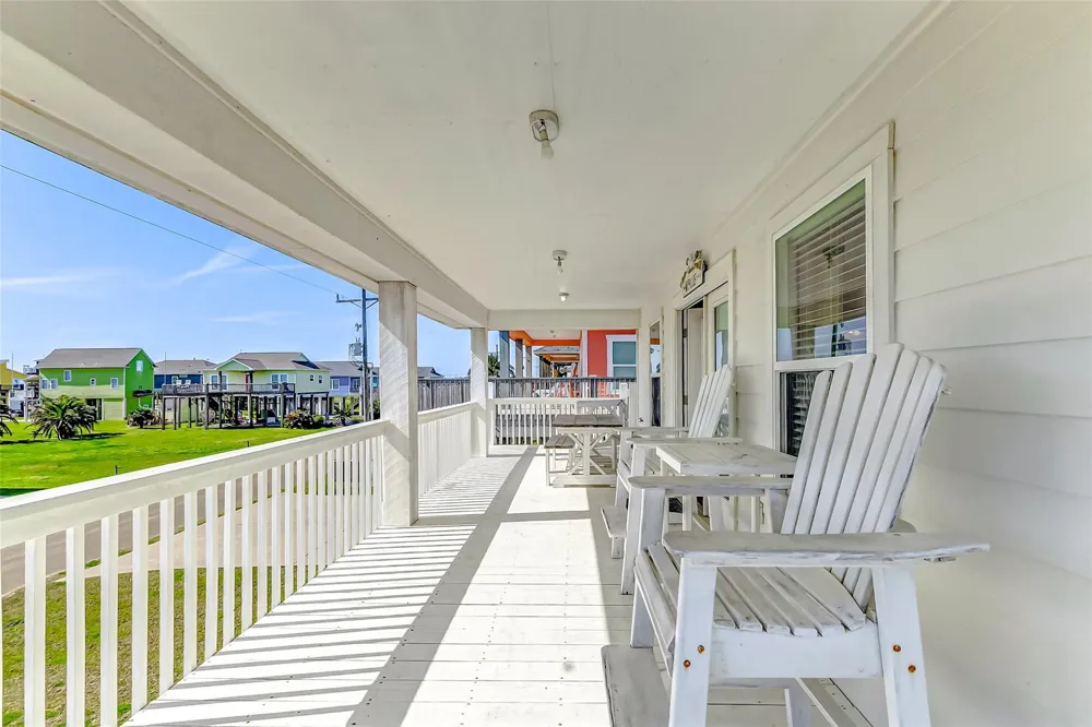 862 Holiday Crystal Beach, TX 77650