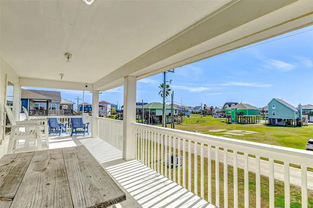 862 Holiday Crystal Beach, TX 77650