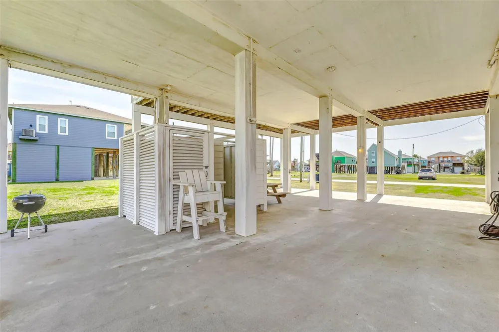 862 Holiday Crystal Beach, TX 77650