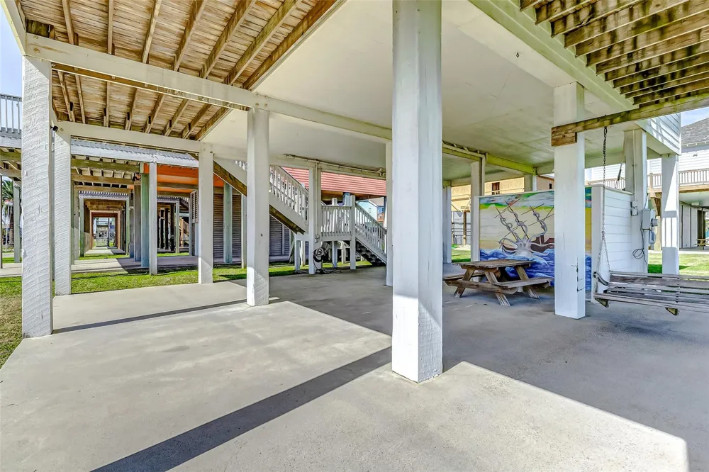 862 Holiday Crystal Beach, TX 77650