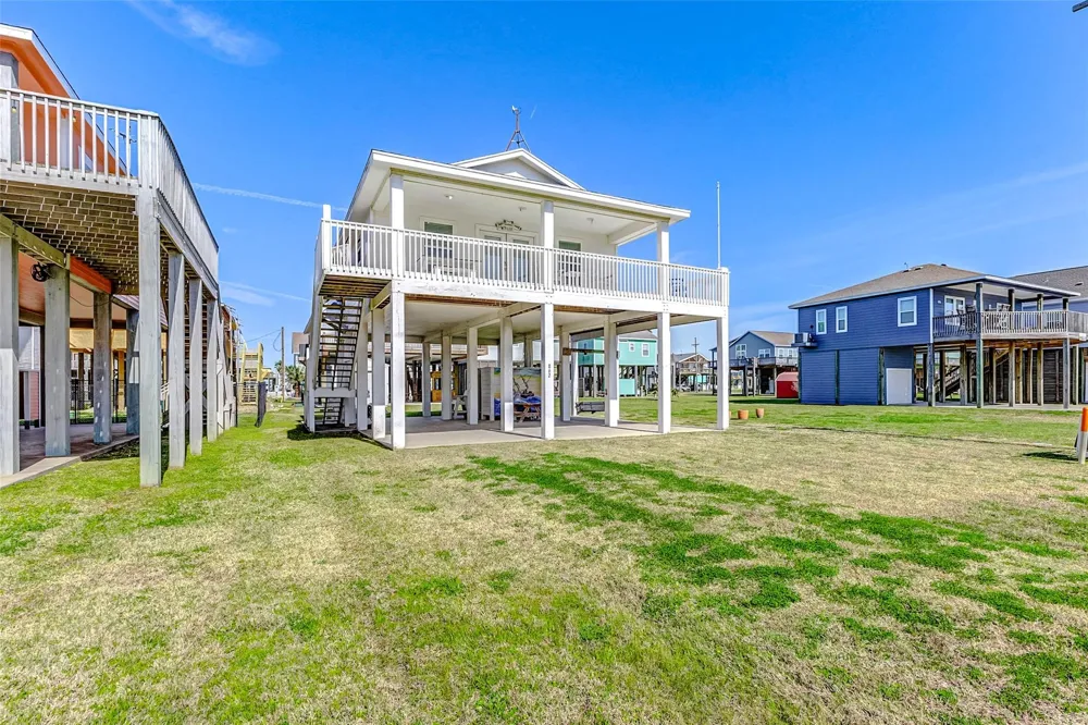 862 Holiday Crystal Beach, TX 77650