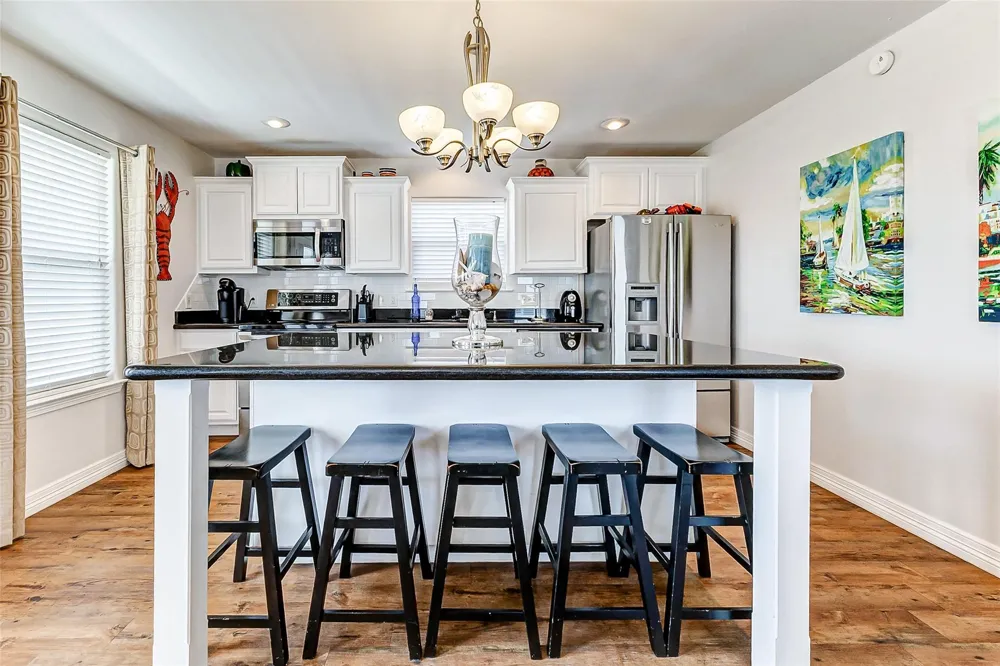 862 Holiday Crystal Beach, TX 77650