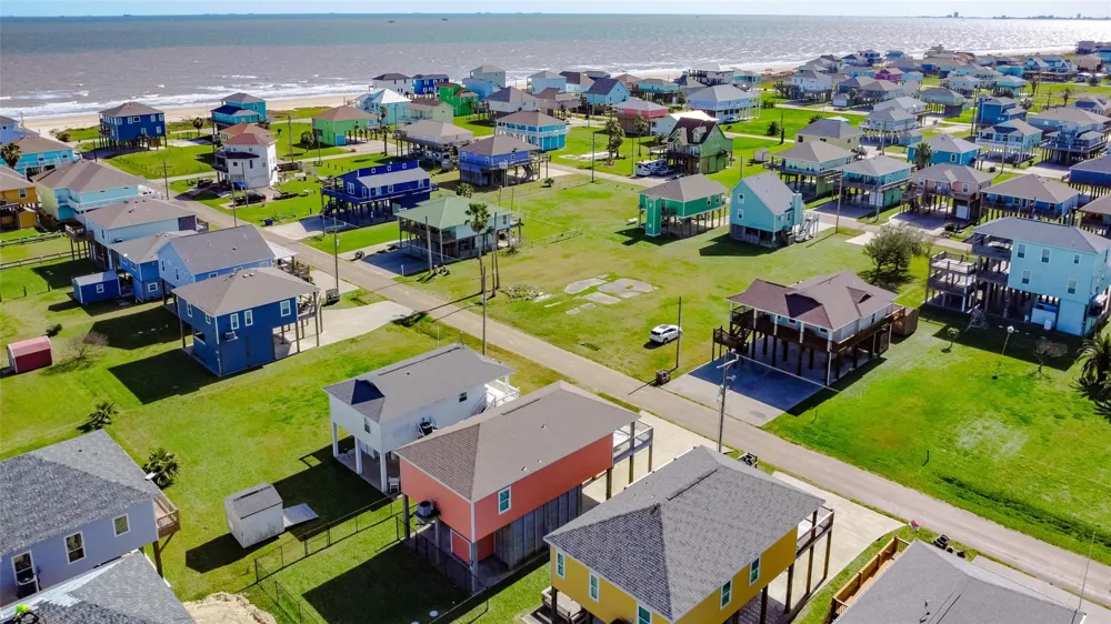 862 Holiday Crystal Beach, TX 77650