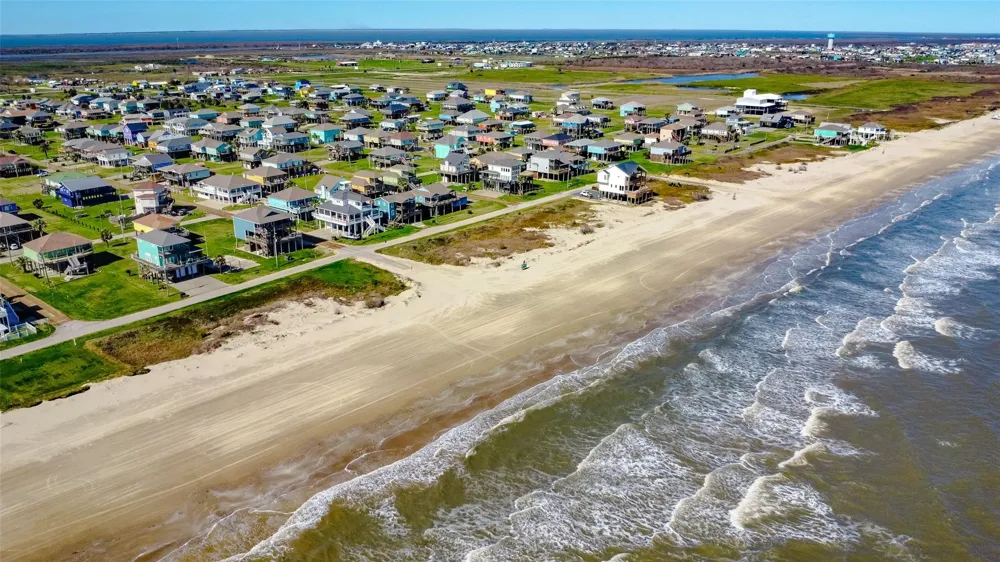 862 Holiday Crystal Beach, TX 77650