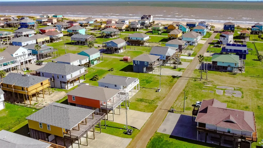 862 Holiday Crystal Beach, TX 77650