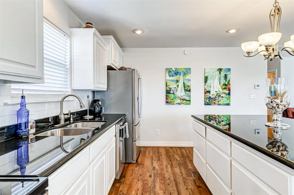 862 Holiday Crystal Beach, TX 77650