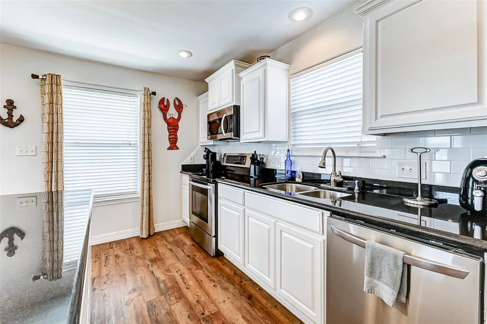 862 Holiday Crystal Beach, TX 77650