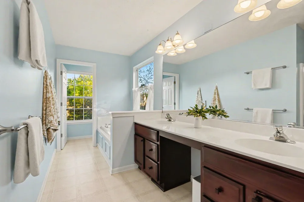 2963 Valley Glenn Circle Kalamazoo Charter Township, MI 49004