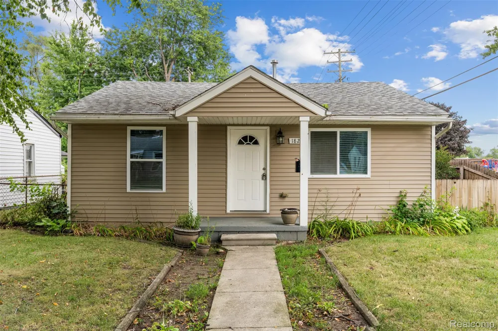 1821 E HAZELHURST STREET Ferndale City, MI 48220