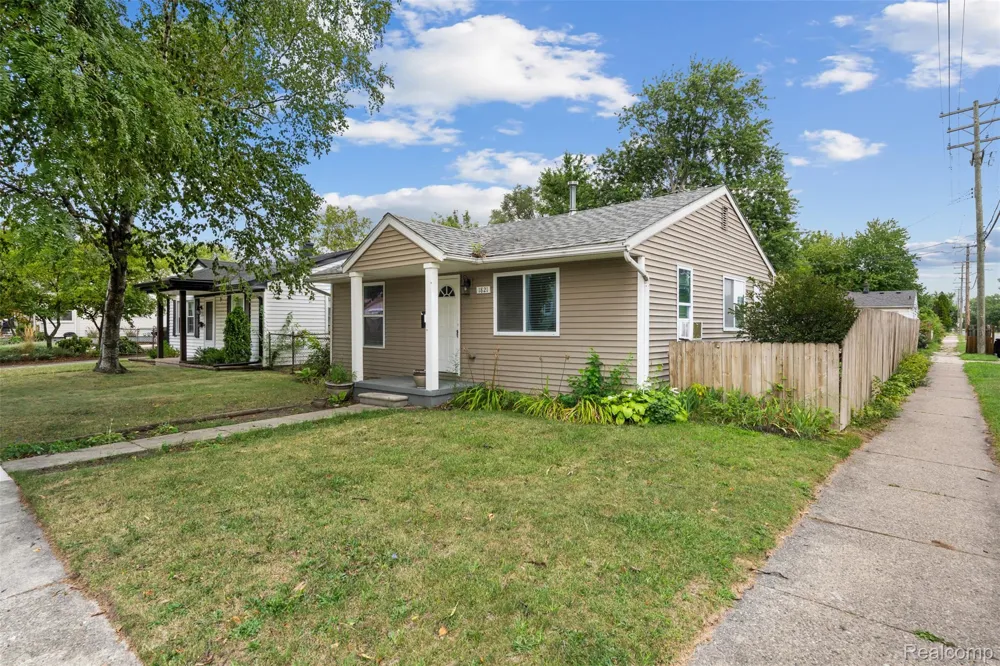 1821 E HAZELHURST STREET Ferndale City, MI 48220