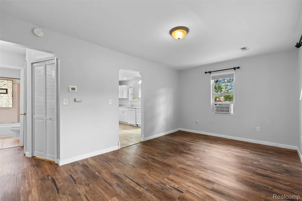 1821 E HAZELHURST STREET Ferndale City, MI 48220