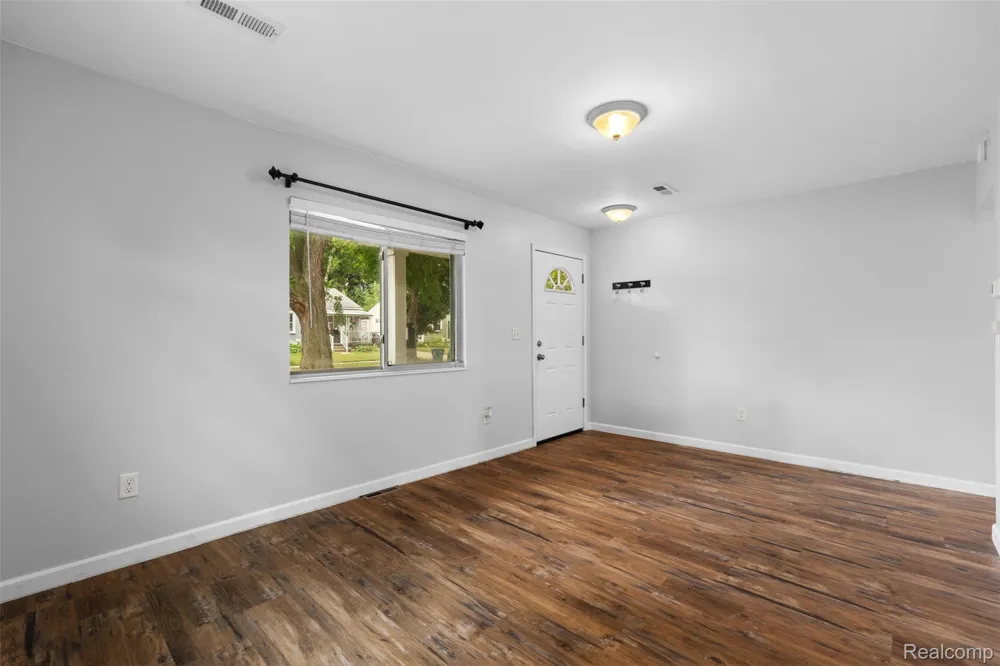 1821 E HAZELHURST STREET Ferndale City, MI 48220