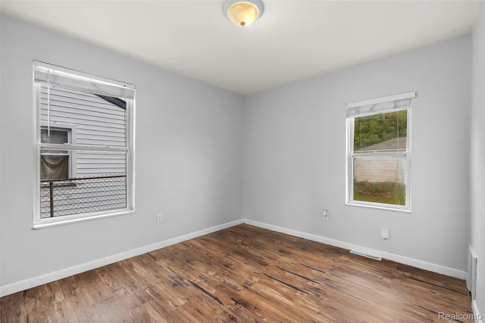 1821 E HAZELHURST STREET Ferndale City, MI 48220