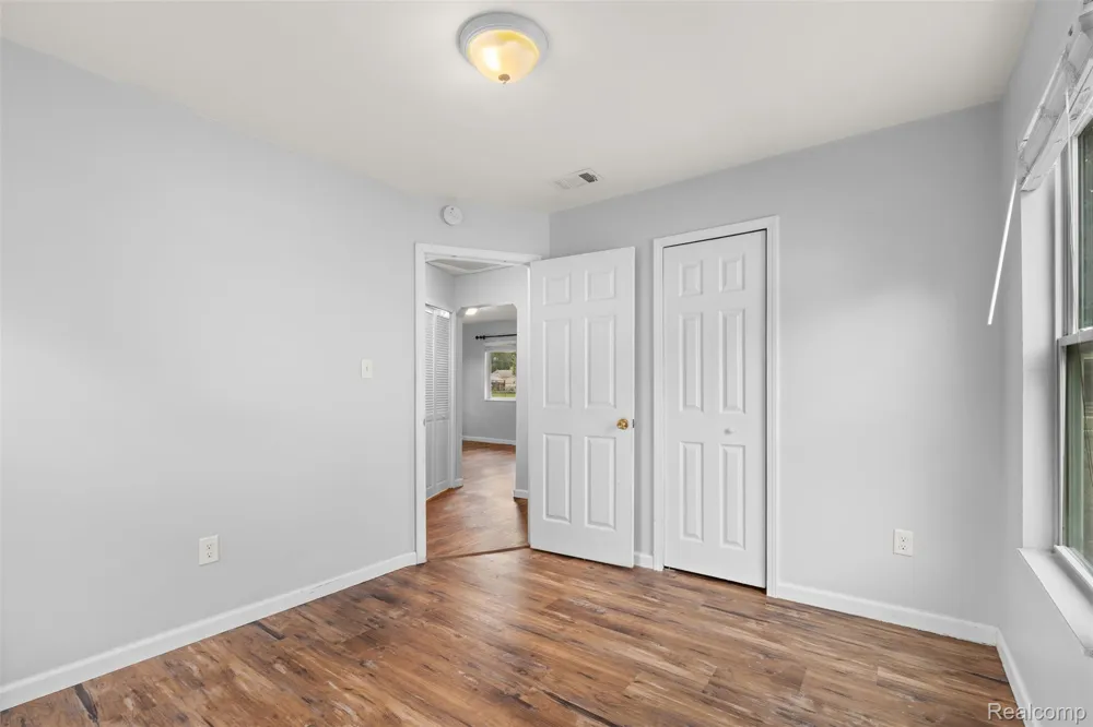 1821 E HAZELHURST STREET Ferndale City, MI 48220