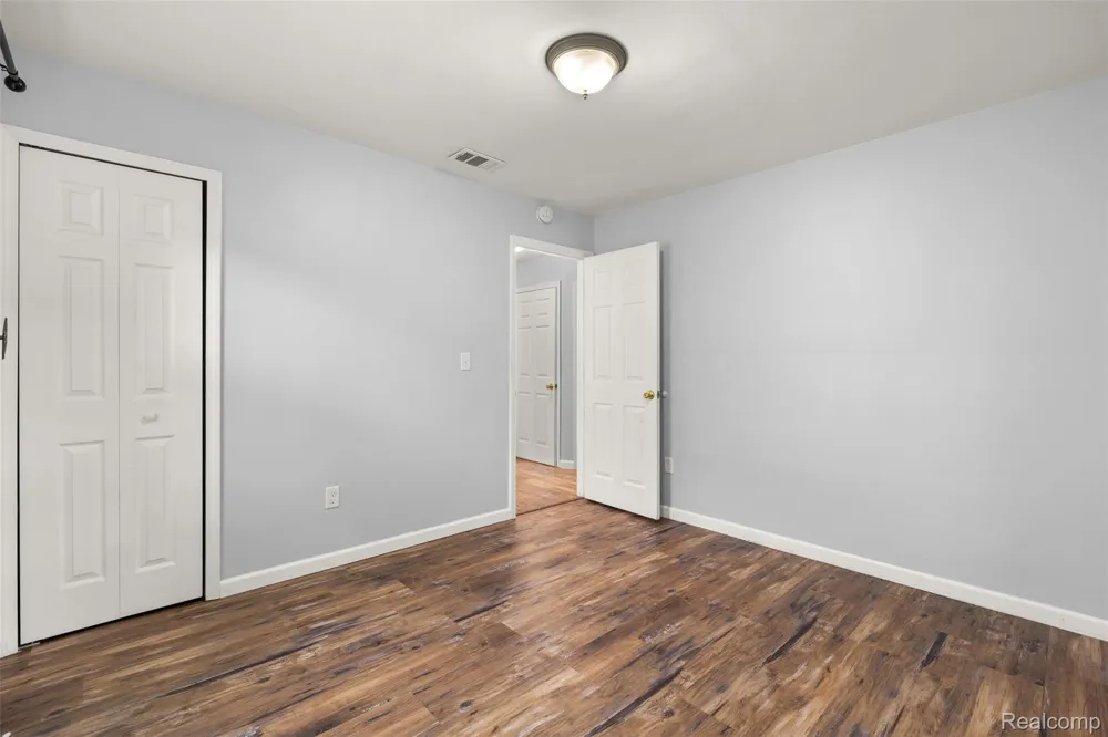 1821 E HAZELHURST STREET Ferndale City, MI 48220