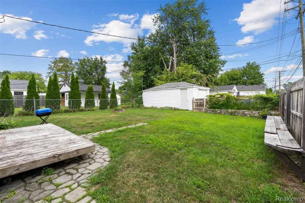 1821 E HAZELHURST STREET Ferndale City, MI 48220