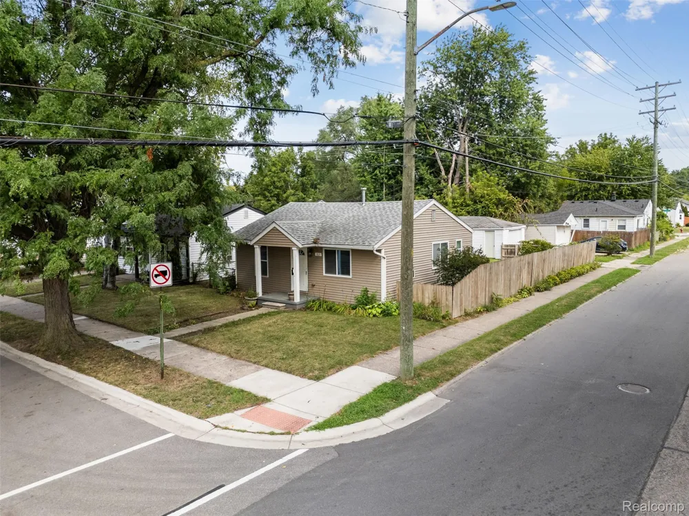 1821 E HAZELHURST STREET Ferndale City, MI 48220