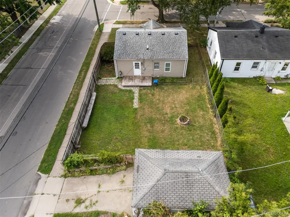 1821 E HAZELHURST STREET Ferndale City, MI 48220