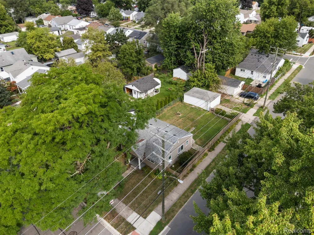 1821 E HAZELHURST STREET Ferndale City, MI 48220