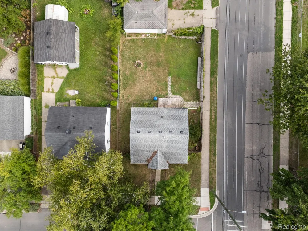 1821 E HAZELHURST STREET Ferndale City, MI 48220