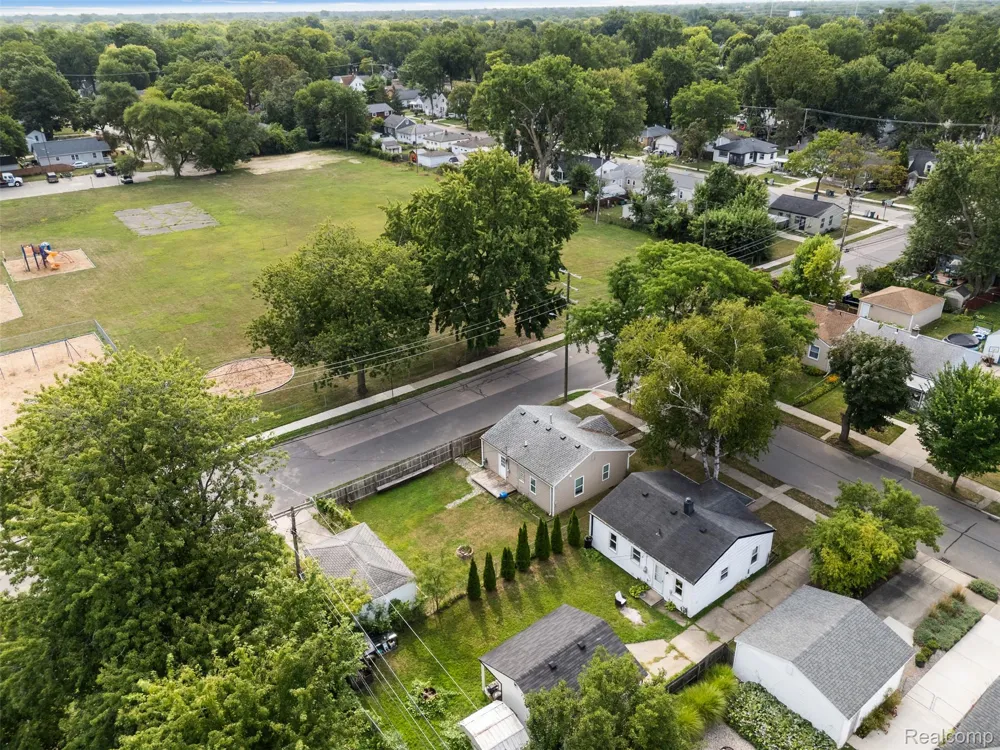 1821 E HAZELHURST STREET Ferndale City, MI 48220