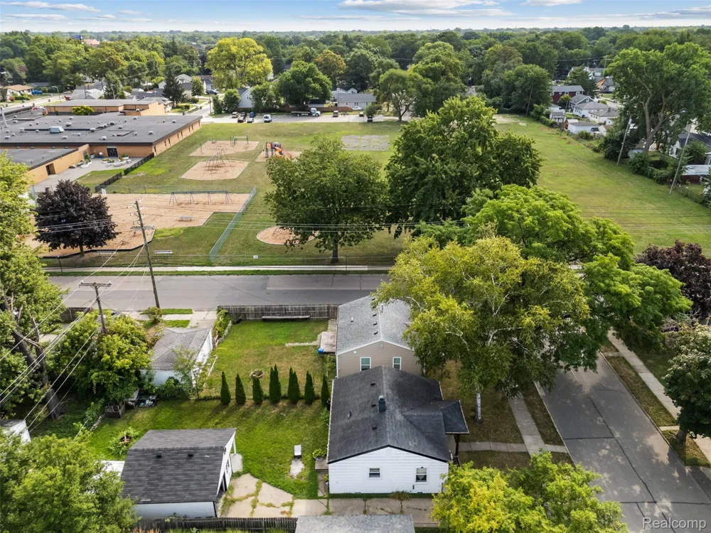 1821 E HAZELHURST STREET Ferndale City, MI 48220