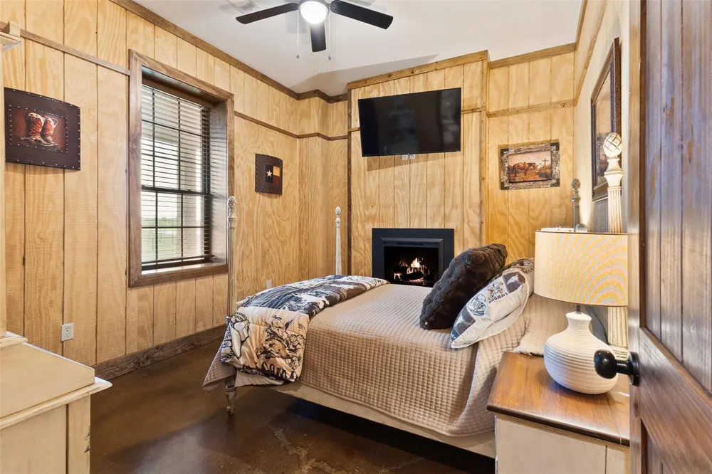 1402 Eagle Ferry Road Anahuac, TX 77514