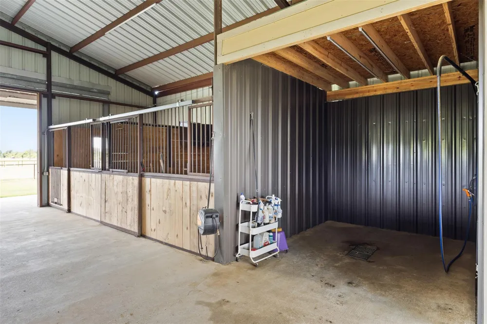 1402 Eagle Ferry Road Anahuac, TX 77514