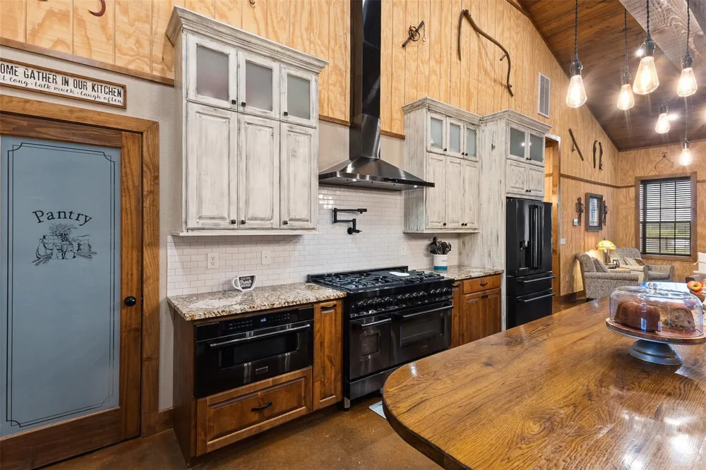 1402 Eagle Ferry Road Anahuac, TX 77514