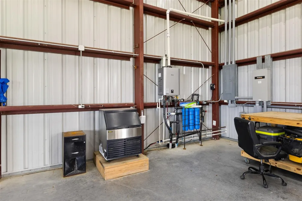 1402 Eagle Ferry Road Anahuac, TX 77514