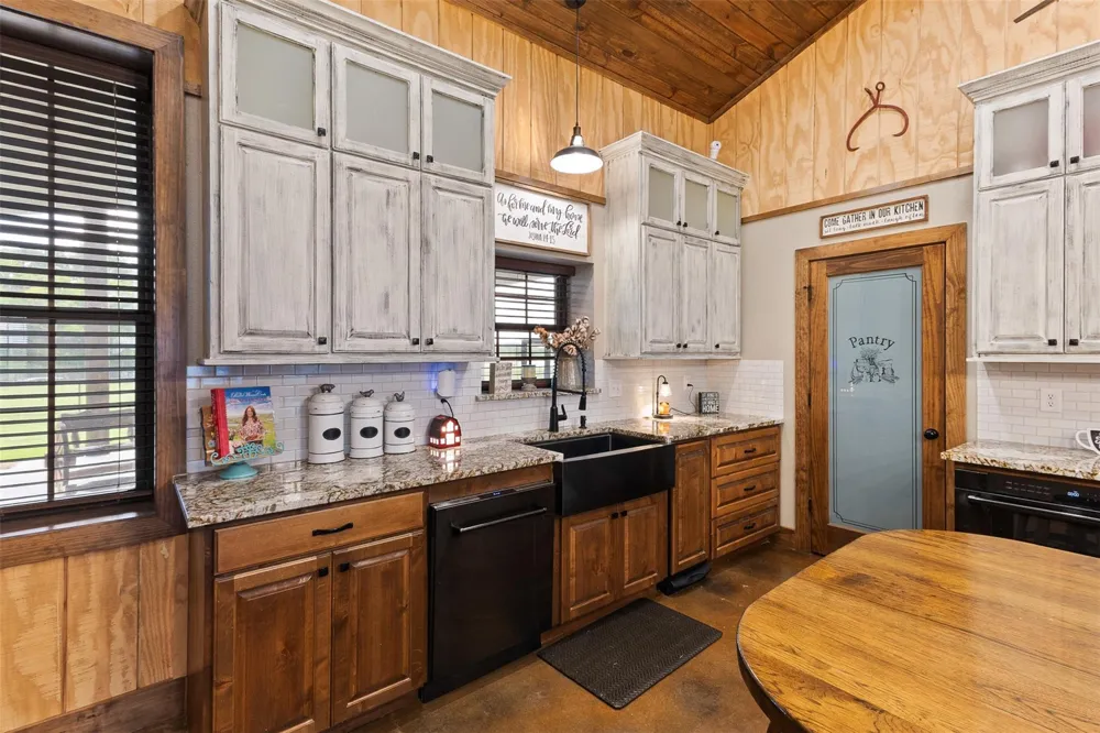 1402 Eagle Ferry Road Anahuac, TX 77514