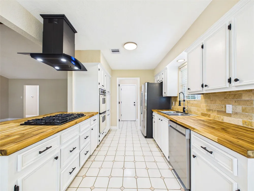 1817 Woodcrest Drive Deer Park, TX 77536