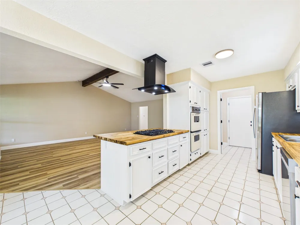 1817 Woodcrest Drive Deer Park, TX 77536