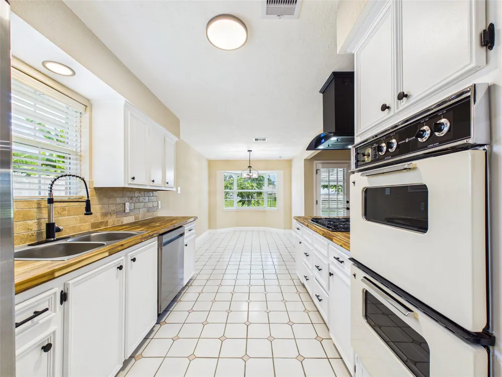 1817 Woodcrest Drive Deer Park, TX 77536
