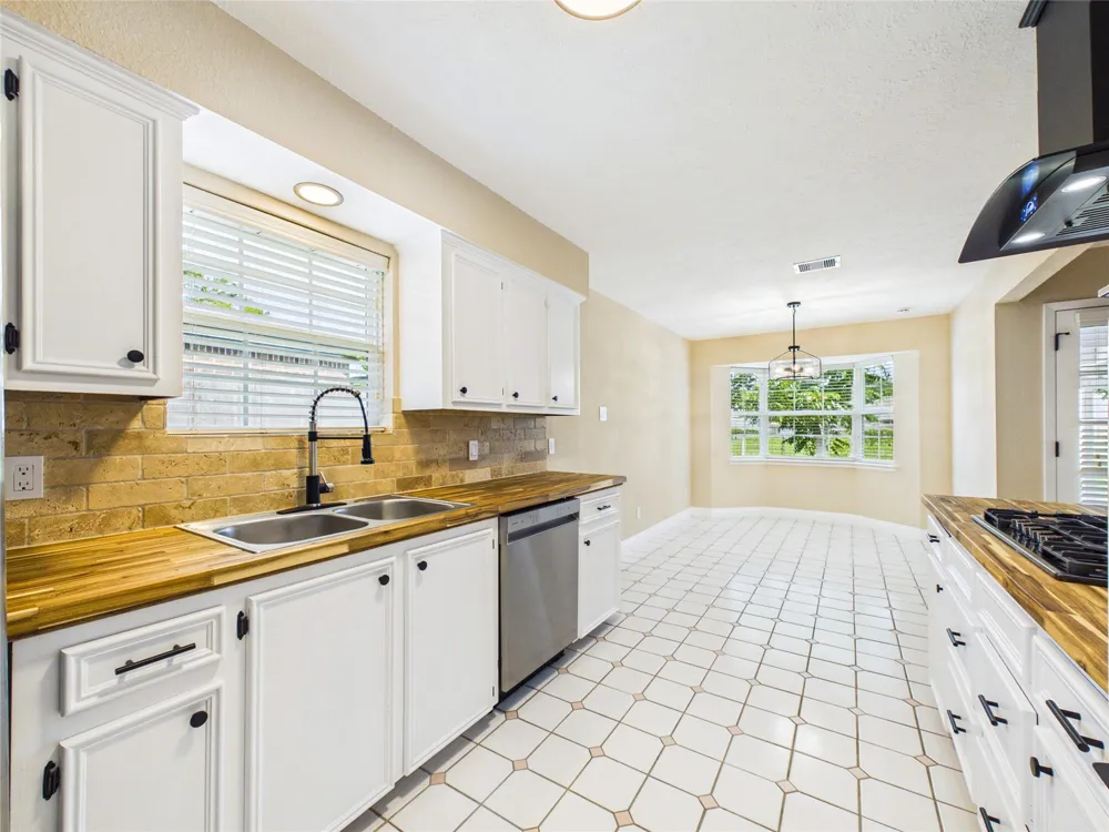 1817 Woodcrest Drive Deer Park, TX 77536