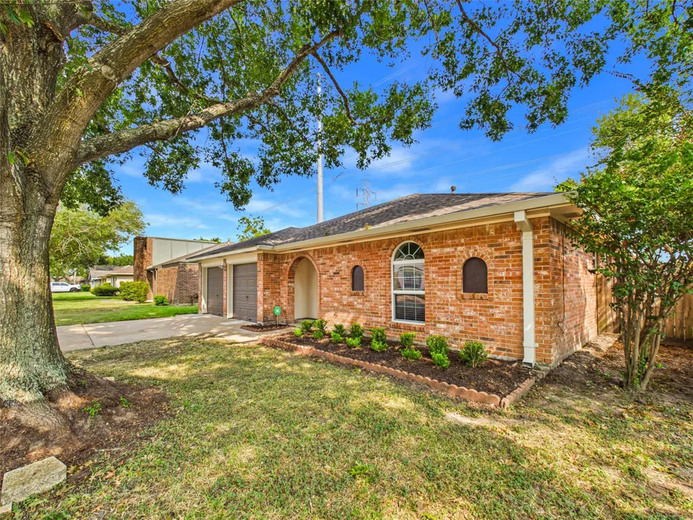 1817 Woodcrest Drive Deer Park, TX 77536