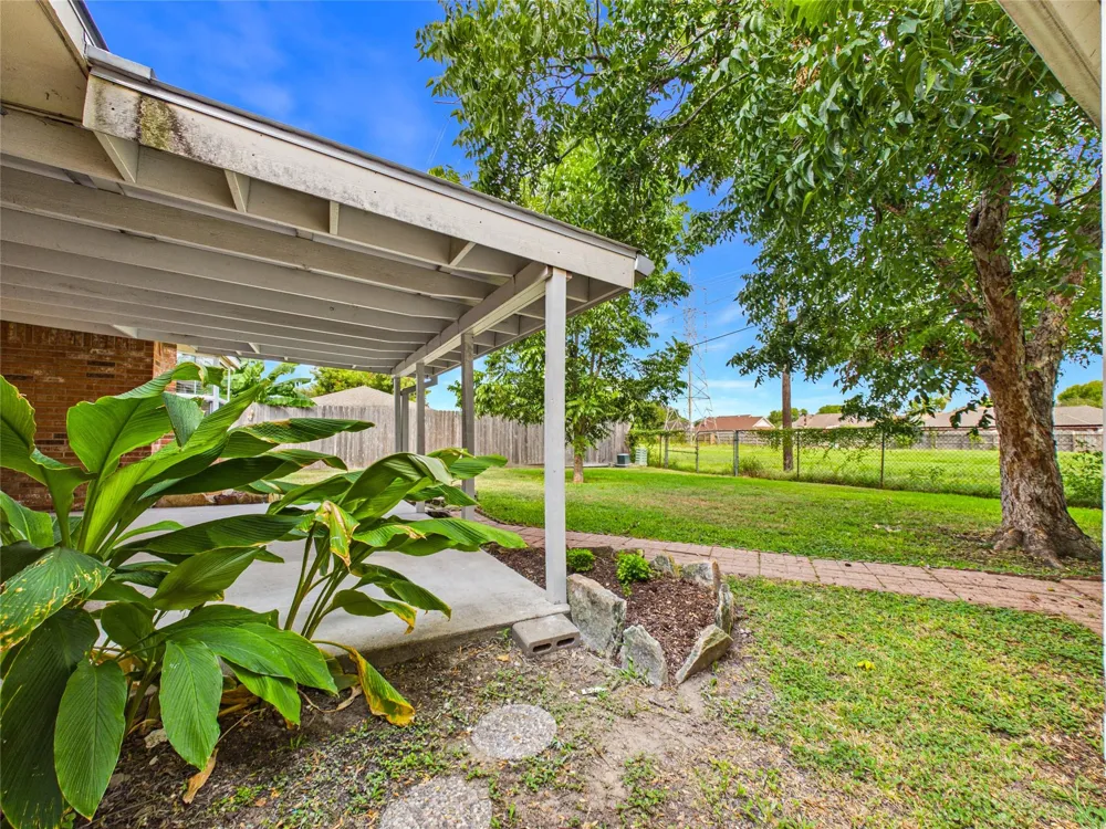 1817 Woodcrest Drive Deer Park, TX 77536