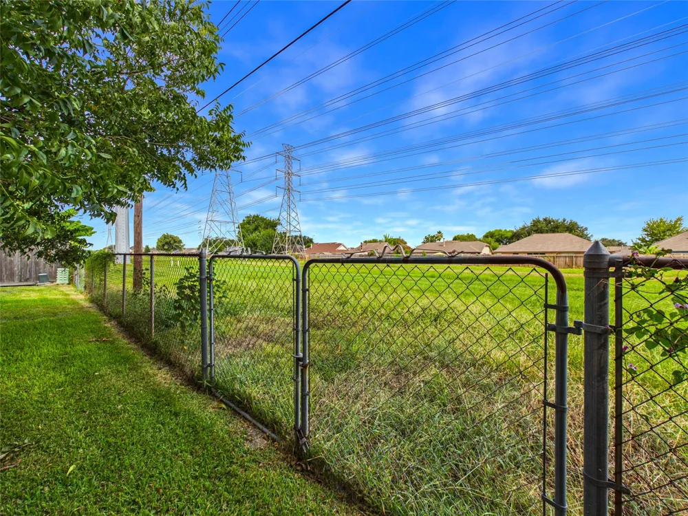 1817 Woodcrest Drive Deer Park, TX 77536