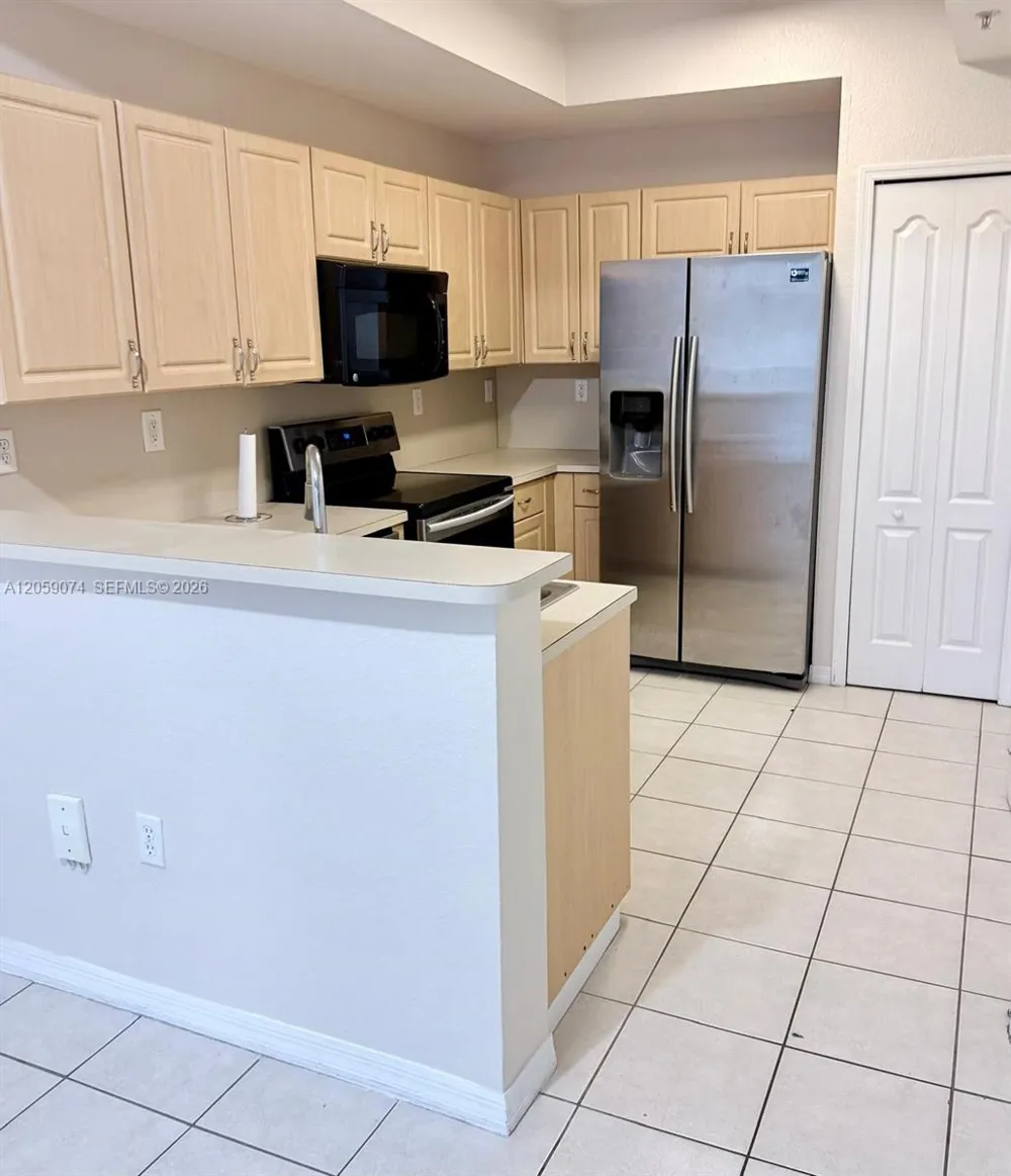 8906 W Flagler St #216 Miami, FL 33174