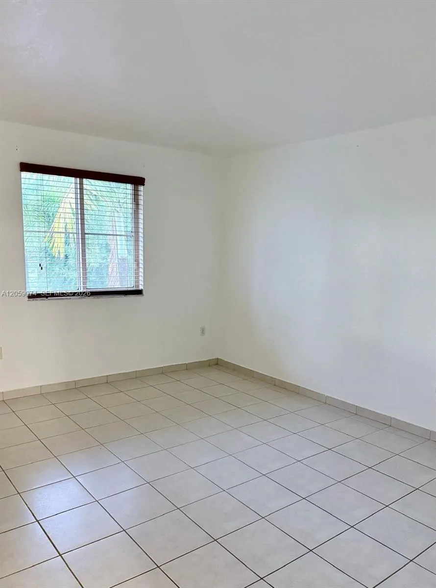 8906 W Flagler St #216 Miami, FL 33174
